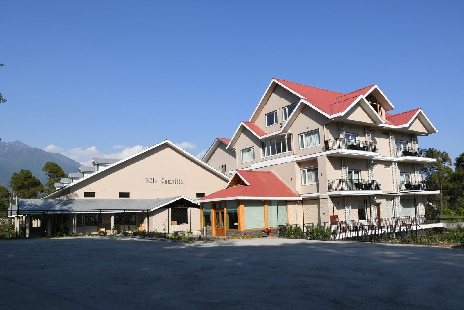 Mastiff Grand Manali Resort